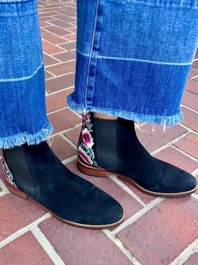 Joules Westborne Floral Embroidered Boots Size 7 Black Suede